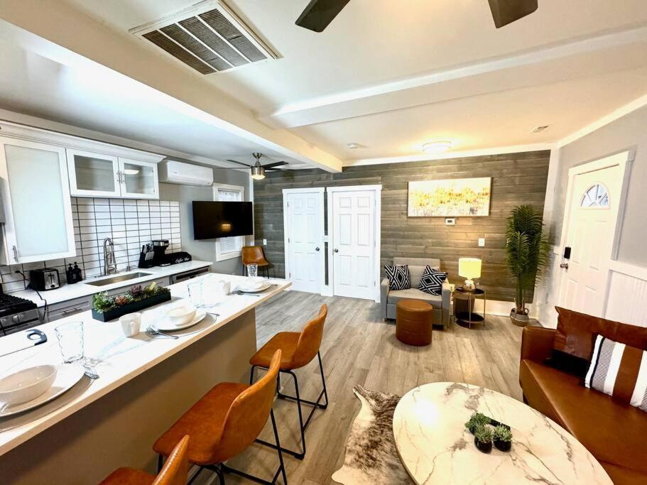Little House On 47Th Apartment Cleveland Luaran gambar